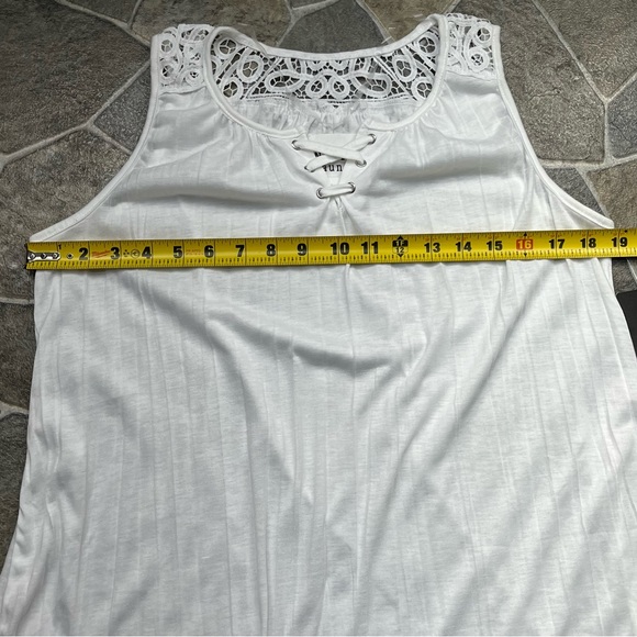 New York Laundry Accordion Pleated Tank Top - Picture 7 of 12